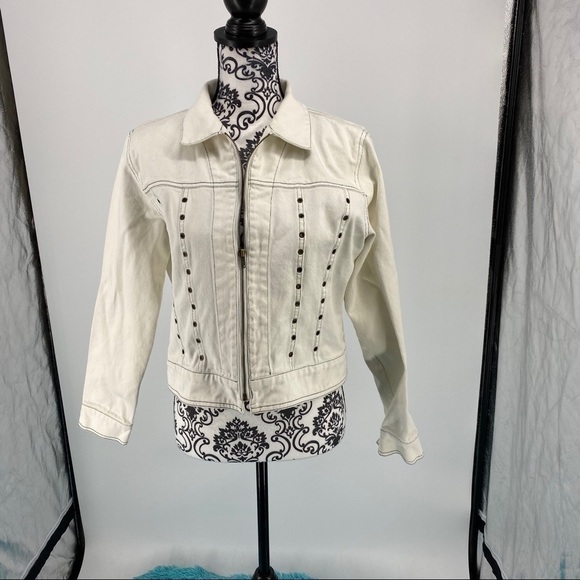 Vintage Clio white denim zip up jacket with silver rivets. Rivet embellished - Picture 3 of 11